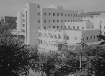 1993年竣工的医院门诊部大楼